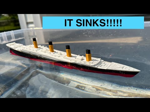 Titanic store ship toy