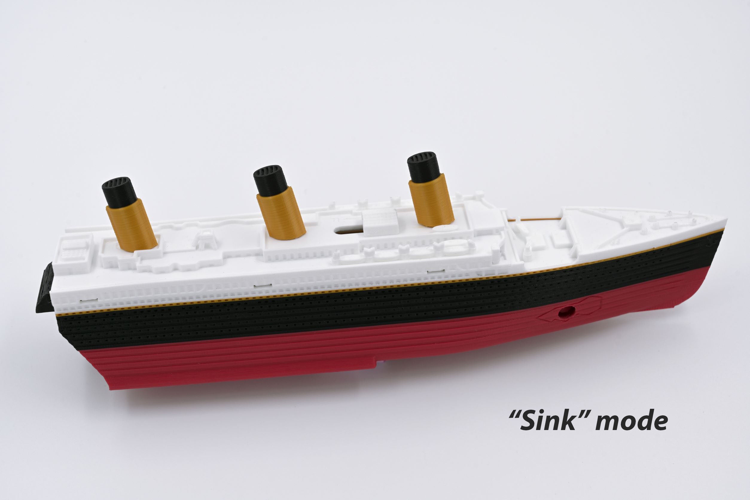 Plastic store titanic toy